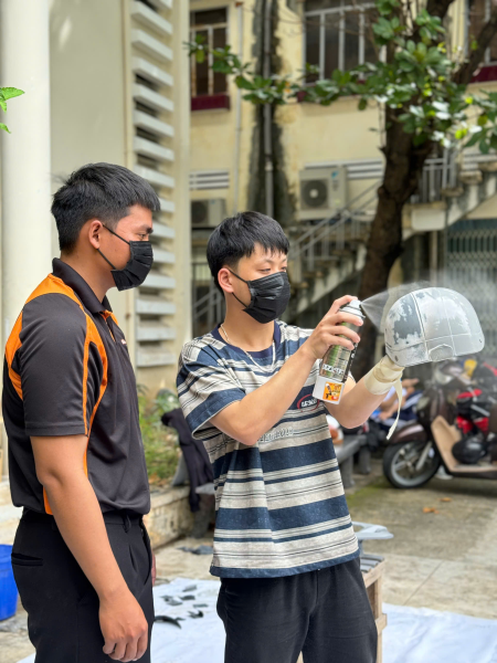 Sinh viên khoa Kỹ thuật Giao thông hào hứng tham gia chương trình "Samurai đến trường cùng bạn"