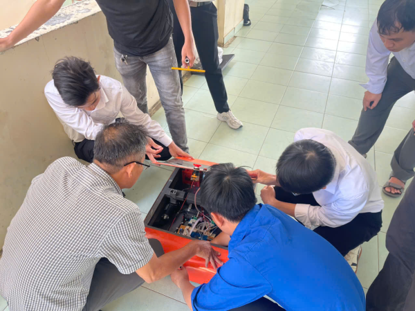 Sinh viên ngành Kỹ thuật Ô tô bảo vệ đề tài Nghiên cứu Khoa học