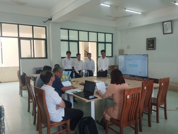 Sinh viên ngành Kỹ thuật Ô tô bảo vệ đề tài Nghiên cứu Khoa học