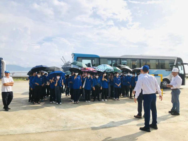 Lớp K65 KHHH2 Tham quan Cảng Quốc tế Nam Vân Phong