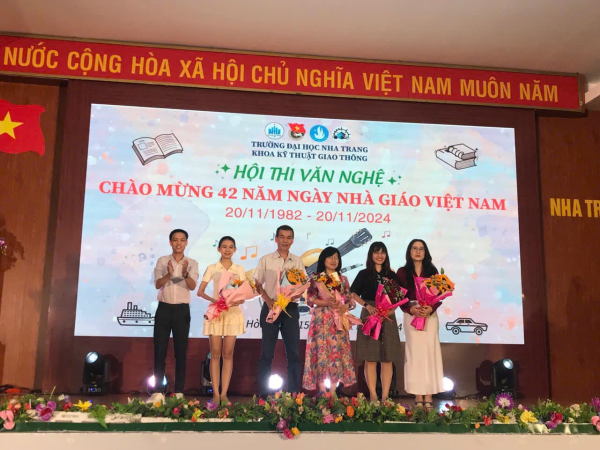 Cuộc thi văn nghệ sinh viên Khoa Kỹ thuật Giao thông: Rực rỡ sắc màu chào mừng ngày Nhà giáo Việt Nam.